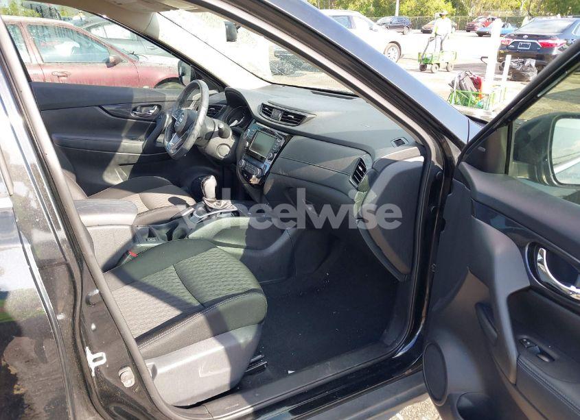 Photo 5 of 2018 Nissan Rogue SV (VIN KNMAT2MT7JP598799)