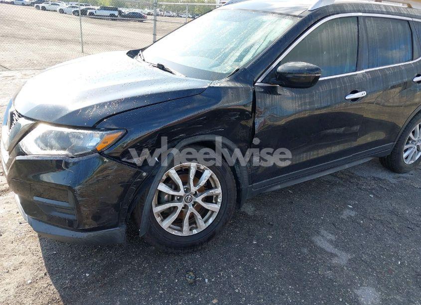 Photo 6 of 2018 Nissan Rogue SV (VIN KNMAT2MT7JP598799)