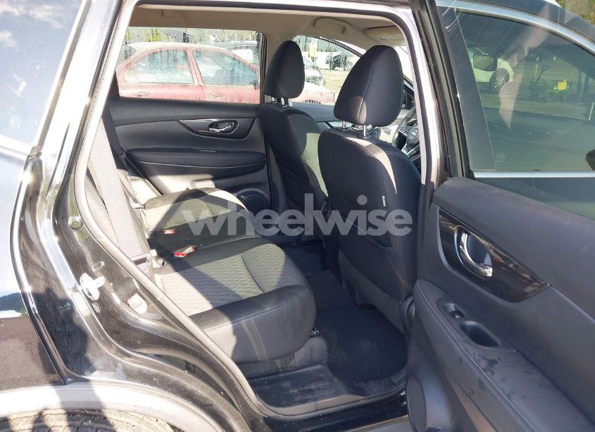 Photo 8 of 2018 Nissan Rogue SV (VIN KNMAT2MT7JP598799)