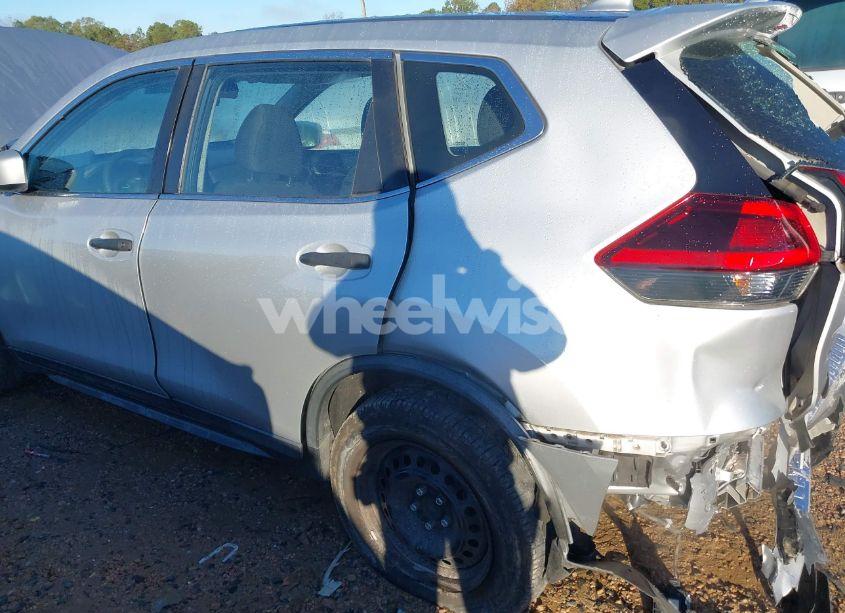 Photo 6 of 2018 Nissan Rogue S (VIN KNMAT2MT7JP609722)