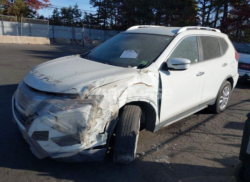 Photo 2 of 2019 Nissan Rogue SV (VIN KNMAT2MT7KP527457)