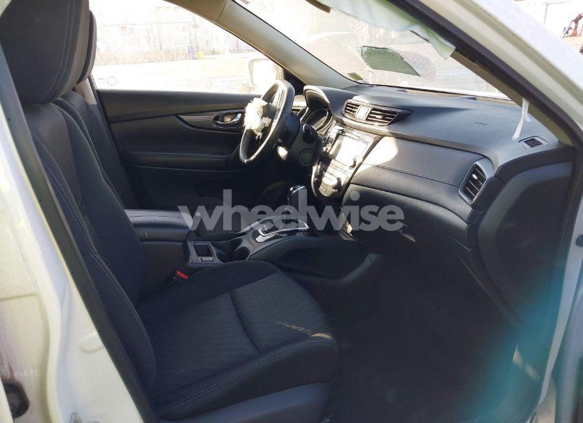 Photo 5 of 2019 Nissan Rogue SV (VIN KNMAT2MT7KP527457)