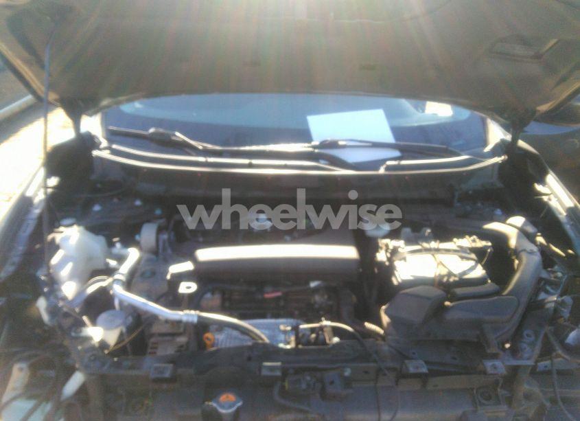 Photo 10 of 2018 Nissan Rogue S (VIN KNMAT2MT8JP567013)