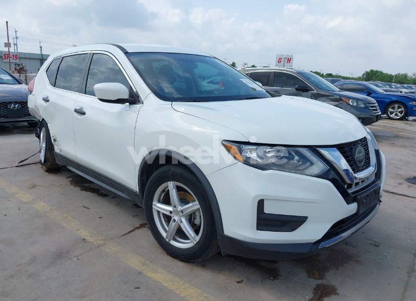 2018 Nissan Rogue S (VIN KNMAT2MT8JP615335) main photo