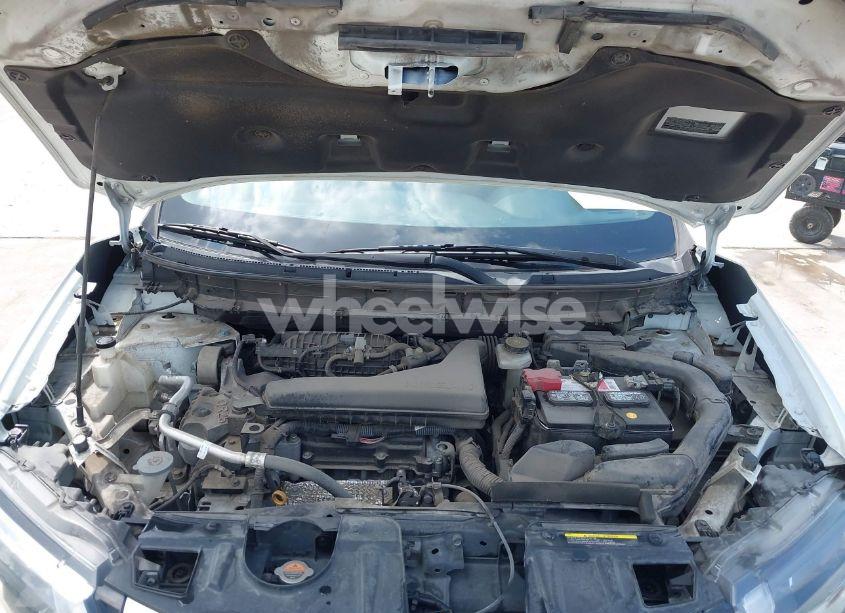 Photo 10 of 2018 Nissan Rogue S (VIN KNMAT2MT8JP615335)