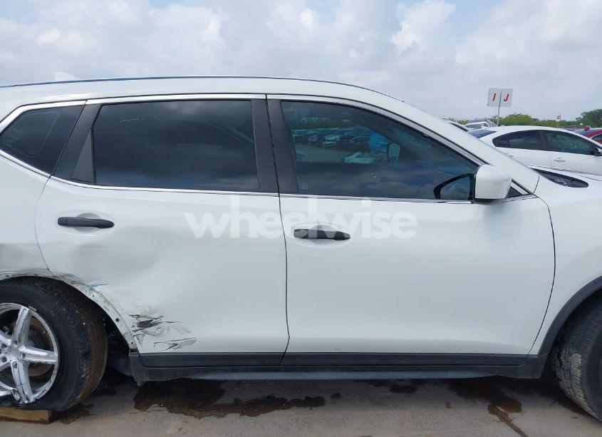 Photo 13 of 2018 Nissan Rogue S (VIN KNMAT2MT8JP615335)