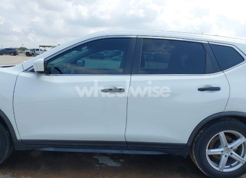 Photo 14 of 2018 Nissan Rogue S (VIN KNMAT2MT8JP615335)