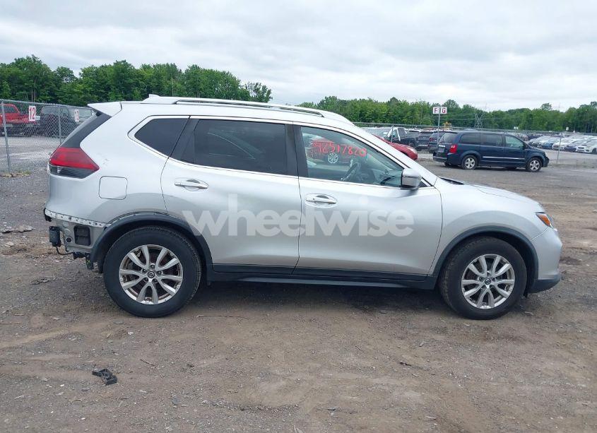 Photo 13 of 2019 Nissan Rogue SV (VIN KNMAT2MT8KP517732)