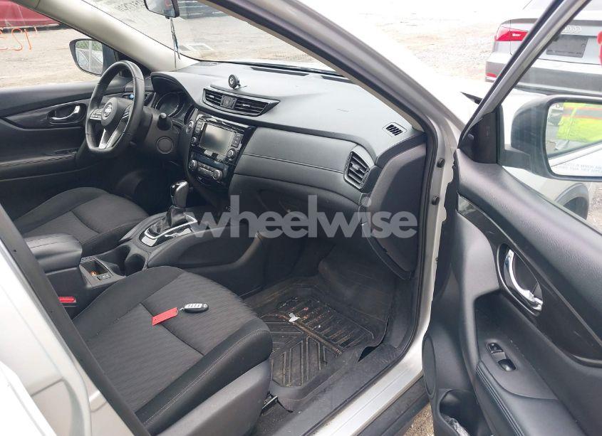 Photo 5 of 2019 Nissan Rogue SV (VIN KNMAT2MT8KP517732)