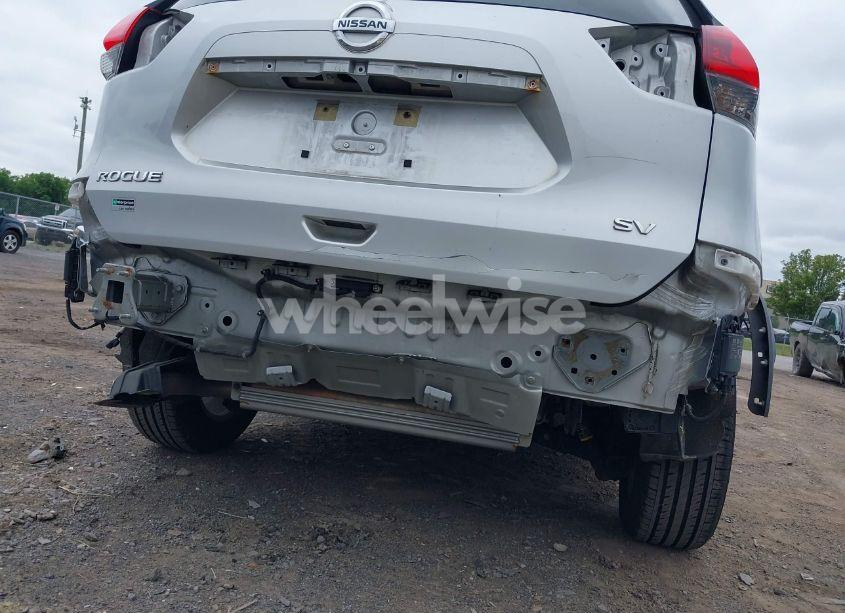 Photo 6 of 2019 Nissan Rogue SV (VIN KNMAT2MT8KP517732)