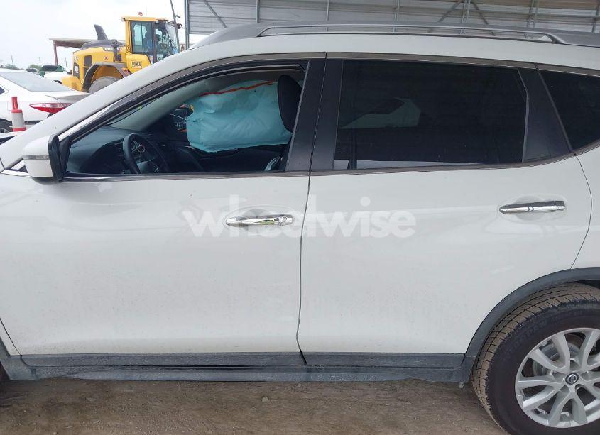 Photo 14 of 2019 Nissan Rogue SV (VIN KNMAT2MT8KP540489)