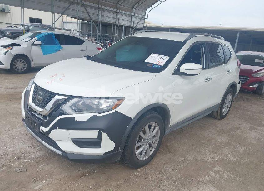 Photo 2 of 2019 Nissan Rogue SV (VIN KNMAT2MT8KP540489)