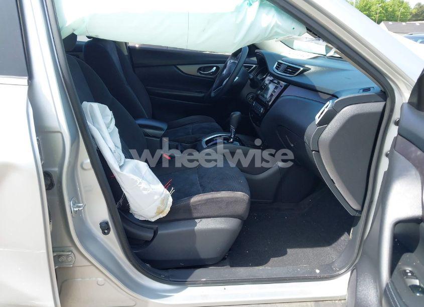 Photo 5 of 2015 Nissan Rogue S (VIN KNMAT2MT9FP502940)