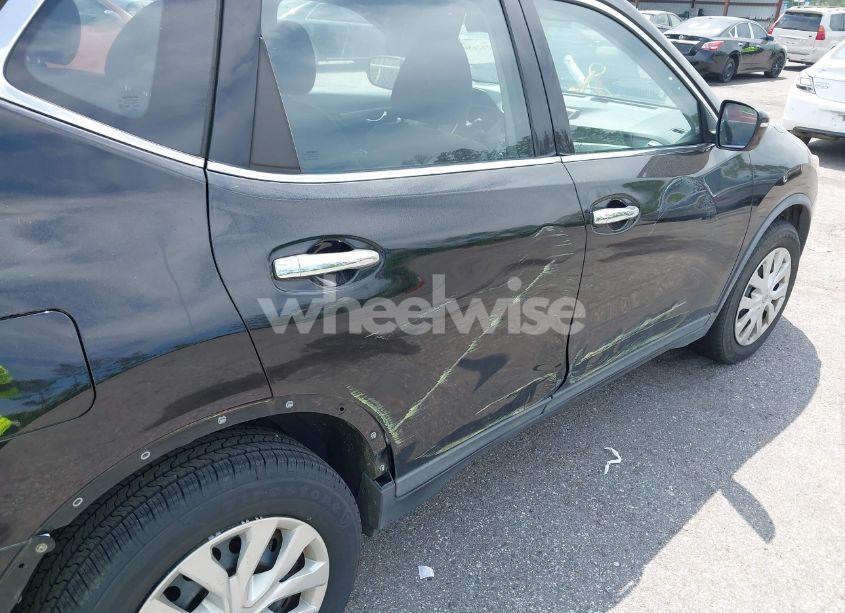 Photo 6 of 2015 Nissan Rogue S (VIN KNMAT2MT9FP584944)