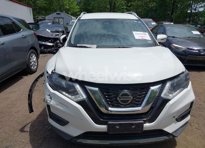 Photo 12 of 2018 Nissan Rogue SV (VIN KNMAT2MT9JP533887)