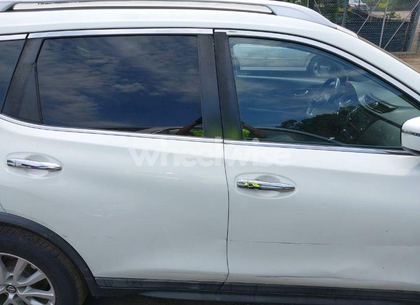 Photo 13 of 2018 Nissan Rogue SV (VIN KNMAT2MT9JP533887)