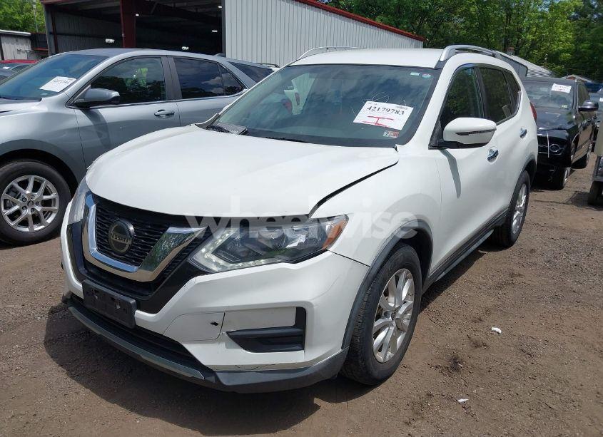 Photo 2 of 2018 Nissan Rogue SV (VIN KNMAT2MT9JP533887)
