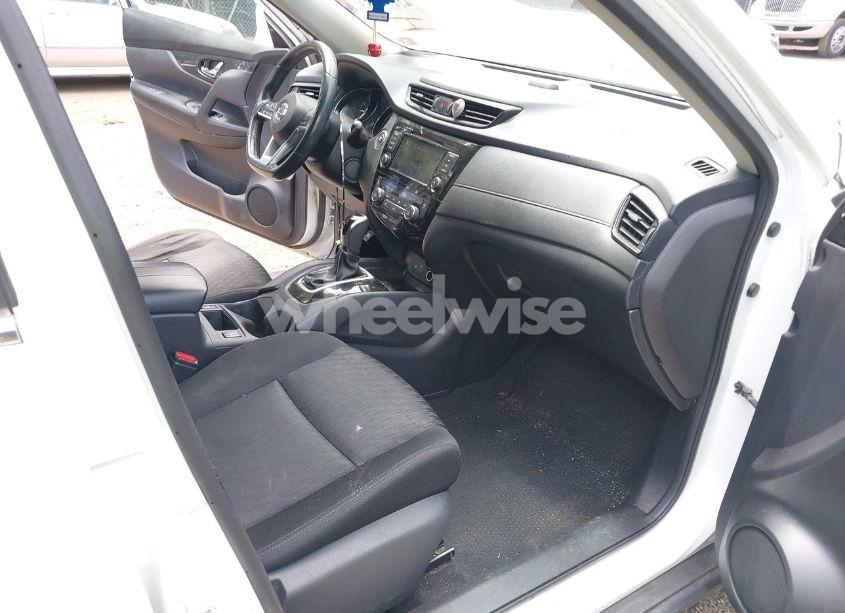 Photo 5 of 2018 Nissan Rogue SV (VIN KNMAT2MT9JP533887)