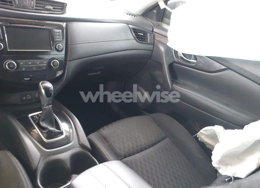 Photo 5 of 2018 Nissan Rogue S (VIN KNMAT2MT9JP547904)