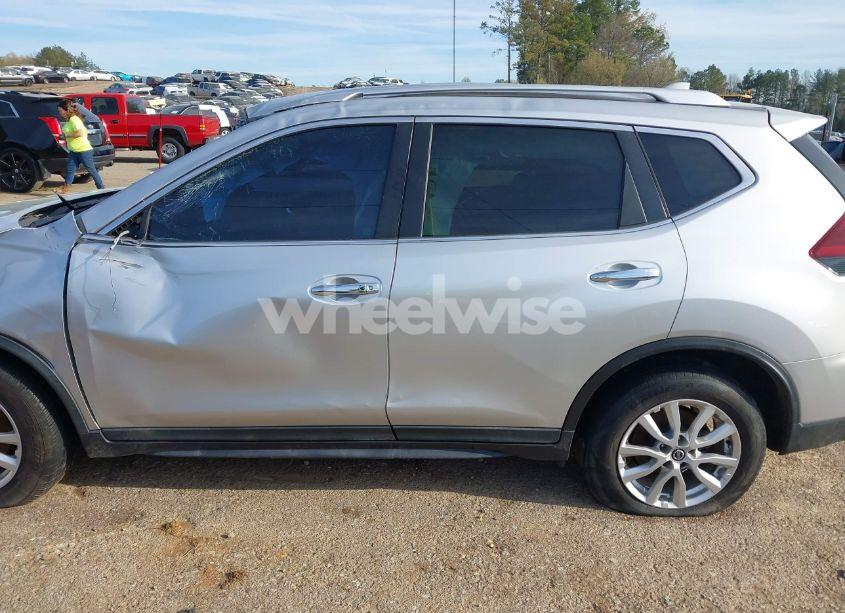 Photo 14 of 2019 Nissan Rogue SV (VIN KNMAT2MT9KP518422)