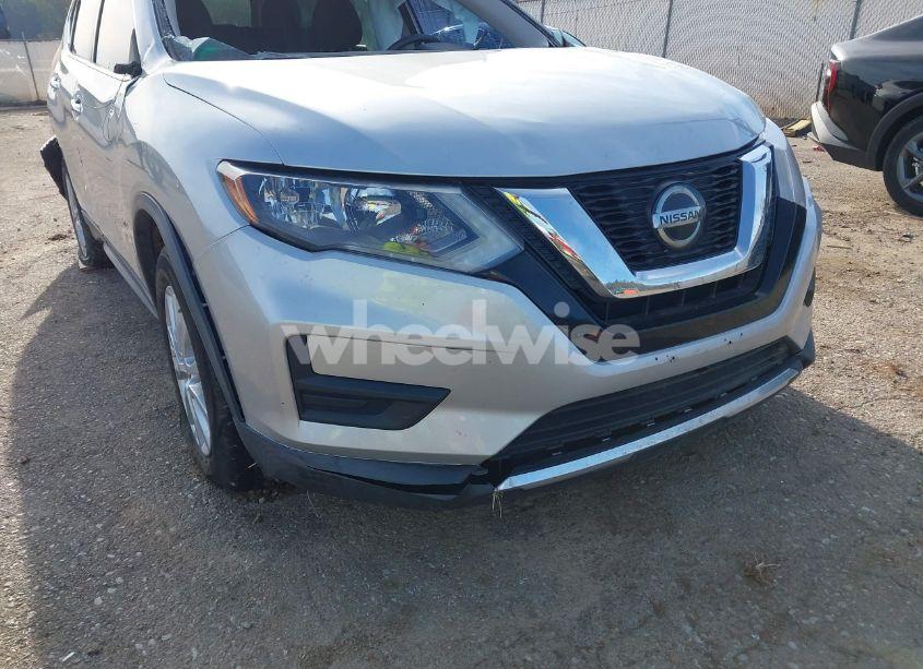 Photo 17 of 2019 Nissan Rogue SV (VIN KNMAT2MT9KP518422)