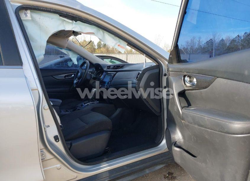 Photo 5 of 2019 Nissan Rogue SV (VIN KNMAT2MT9KP518422)