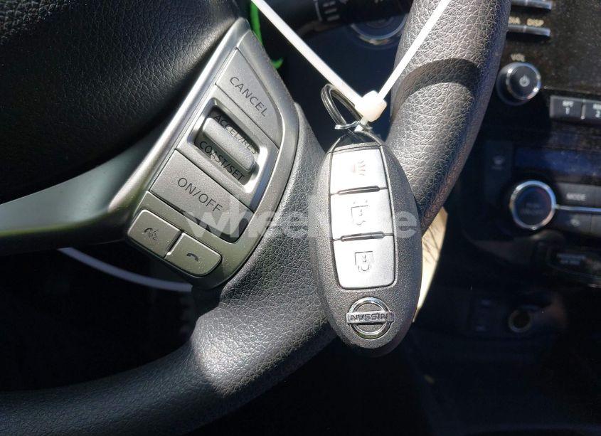 Photo 11 of 2015 Nissan Rogue SV (VIN KNMAT2MTXFP550740)