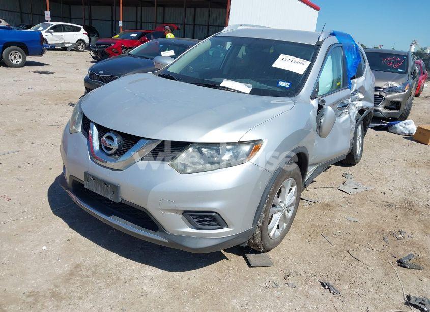 Photo 2 of 2015 Nissan Rogue SV (VIN KNMAT2MTXFP550740)