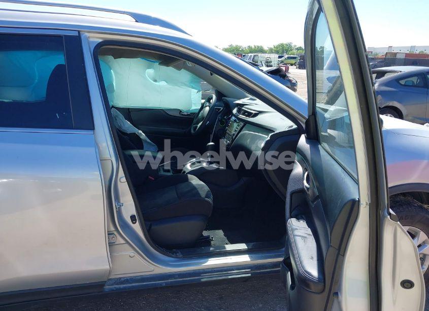 Photo 5 of 2015 Nissan Rogue SV (VIN KNMAT2MTXFP550740)