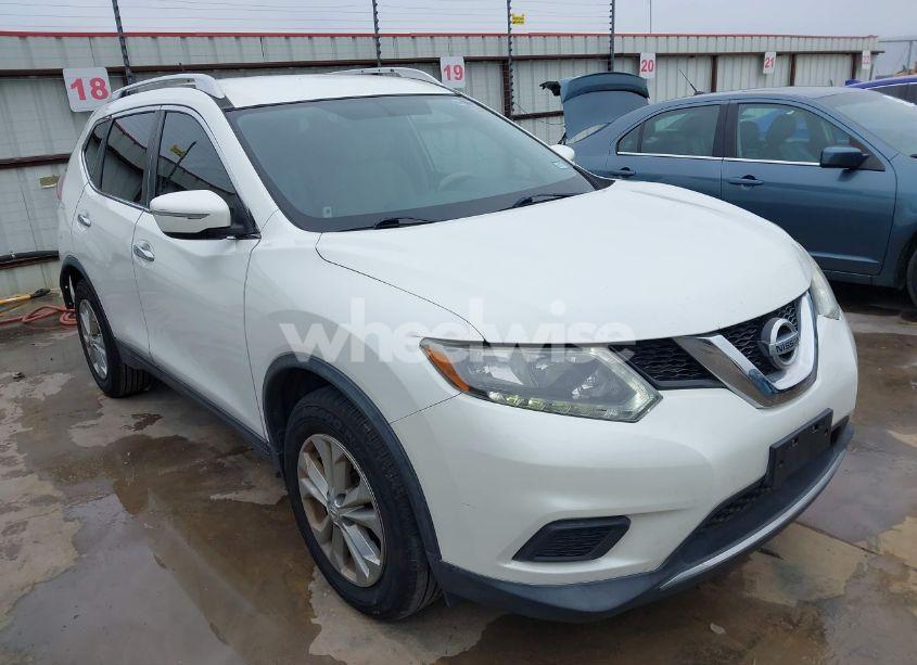 2015 Nissan Rogue SV (VIN KNMAT2MTXFP553136) main photo