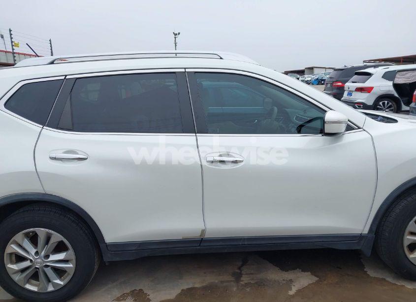 Photo 14 of 2015 Nissan Rogue SV (VIN KNMAT2MTXFP553136)