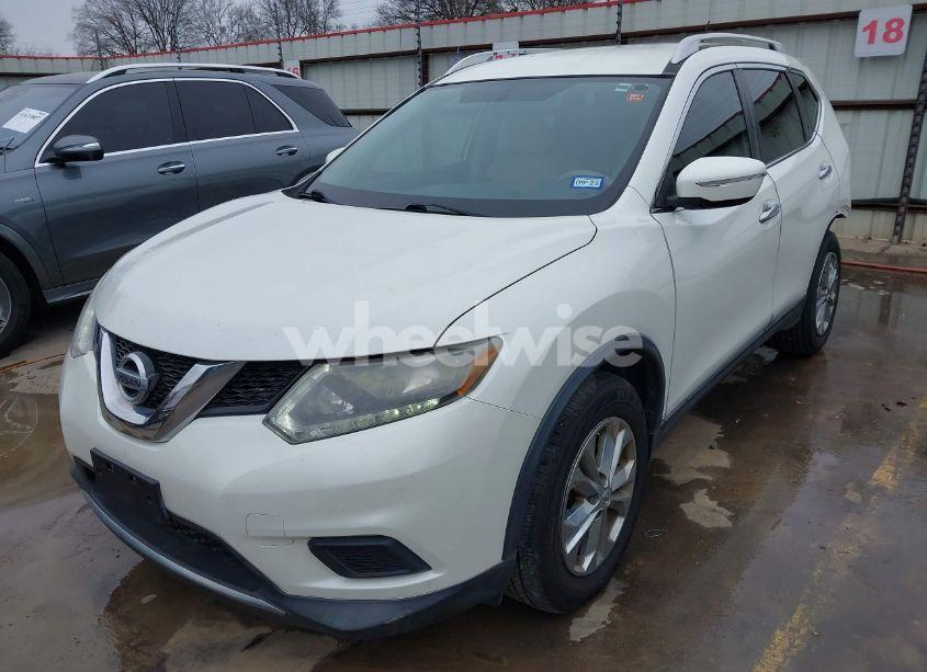 Photo 2 of 2015 Nissan Rogue SV (VIN KNMAT2MTXFP553136)