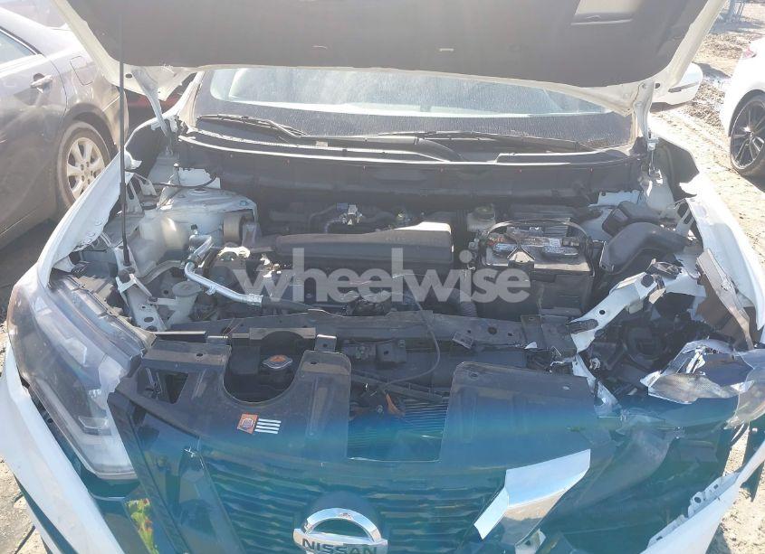 Photo 10 of 2017 Nissan Rogue SV (VIN KNMAT2MTXHP501153)