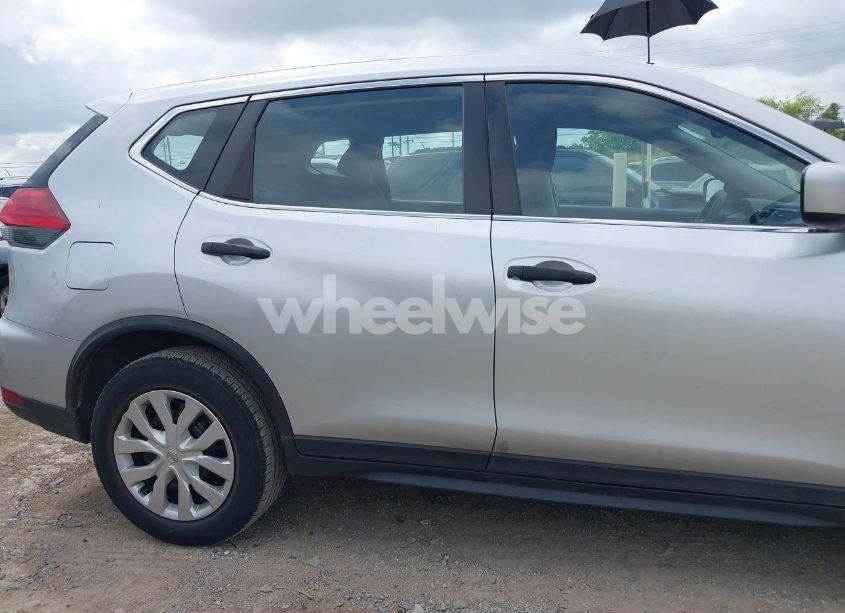 Photo 13 of 2017 Nissan Rogue S (VIN KNMAT2MTXHP552538)