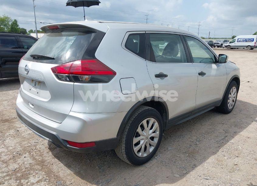 Photo 4 of 2017 Nissan Rogue S (VIN KNMAT2MTXHP552538)