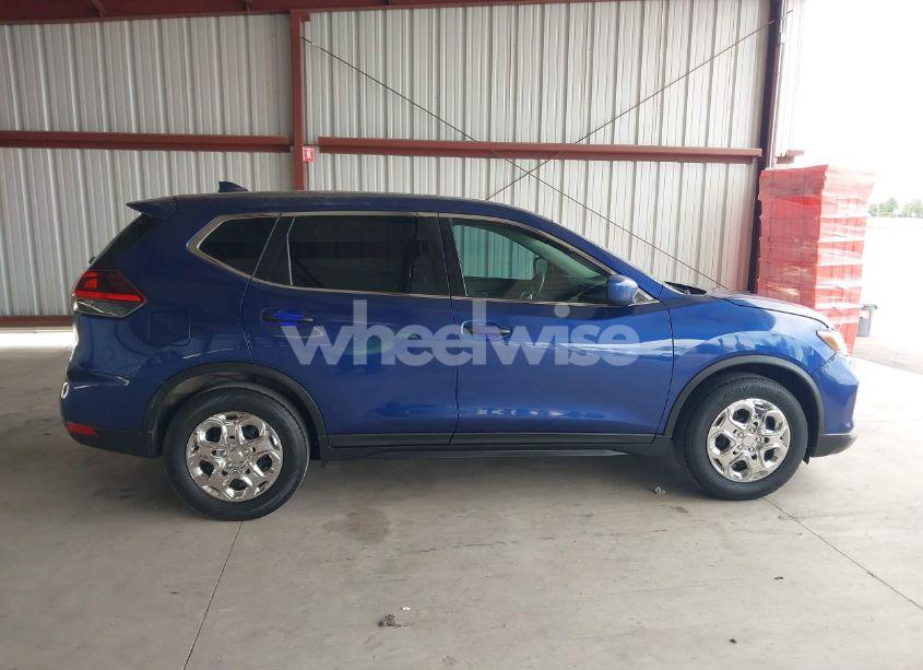 Photo 13 of 2018 Nissan Rogue S (VIN KNMAT2MTXJP593032)