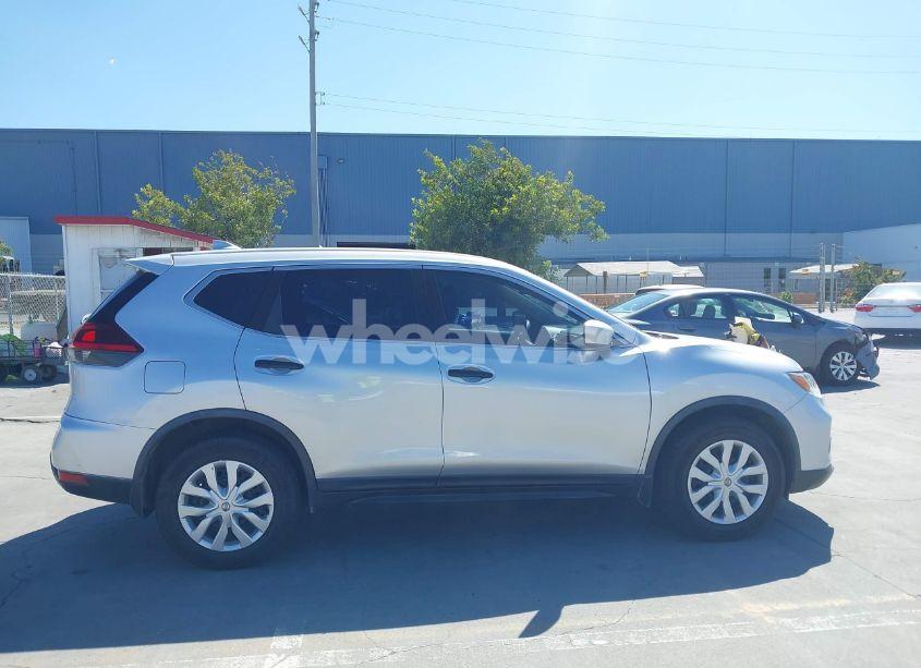 Photo 13 of 2018 Nissan Rogue S (VIN KNMAT2MV0JP508605)