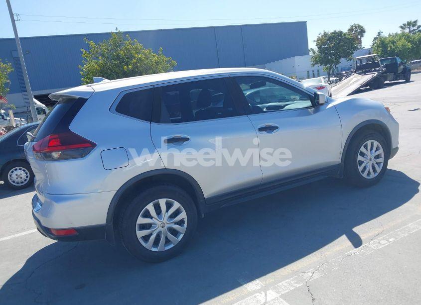 Photo 4 of 2018 Nissan Rogue S (VIN KNMAT2MV0JP508605)