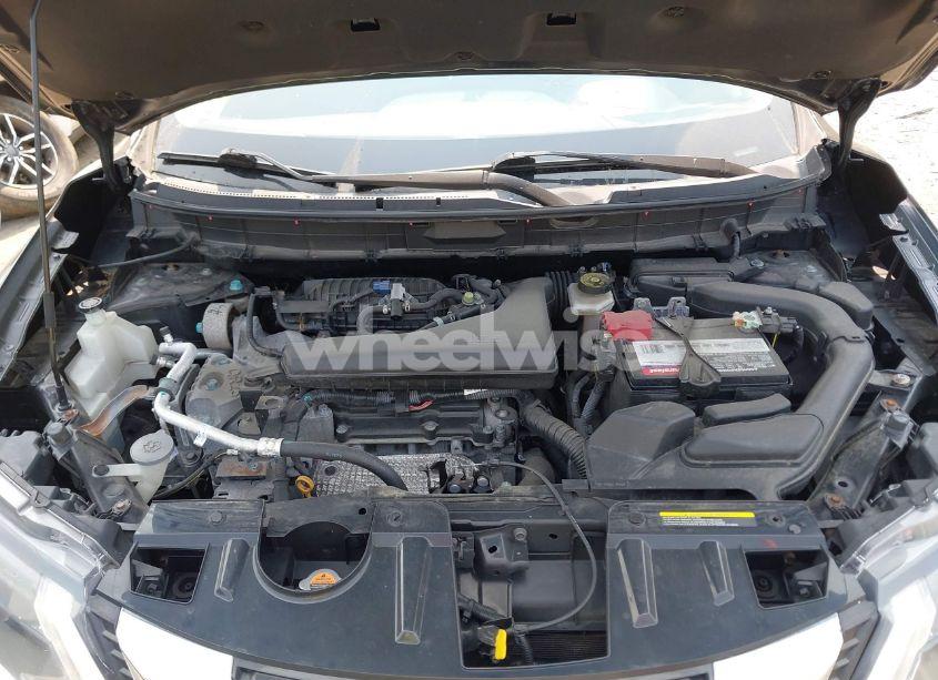 Photo 10 of 2018 Nissan Rogue S (VIN KNMAT2MV0JP545265)