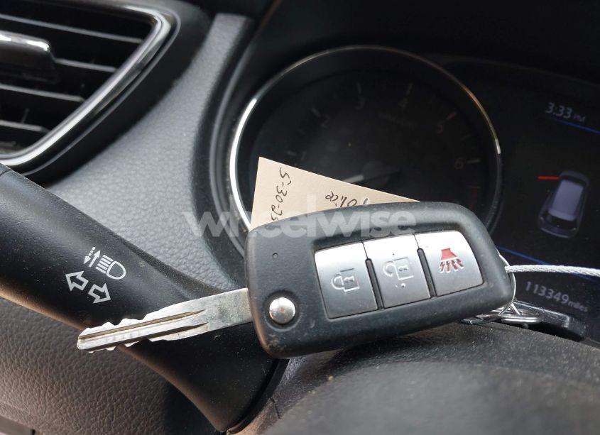 Photo 11 of 2018 Nissan Rogue S (VIN KNMAT2MV0JP545265)