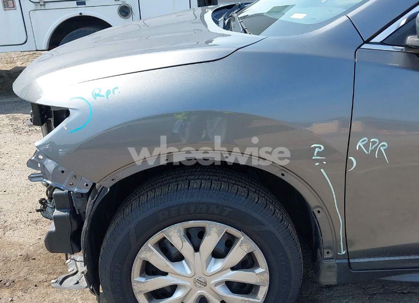 Photo 17 of 2017 Nissan Rogue S (VIN KNMAT2MV1HP527951)