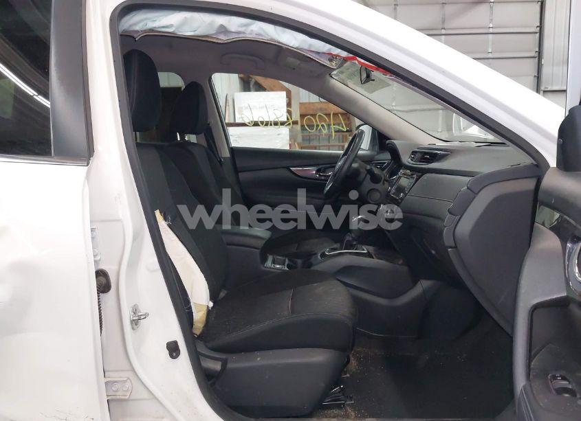 Photo 5 of 2018 Nissan Rogue SV (VIN KNMAT2MV1JP563192)