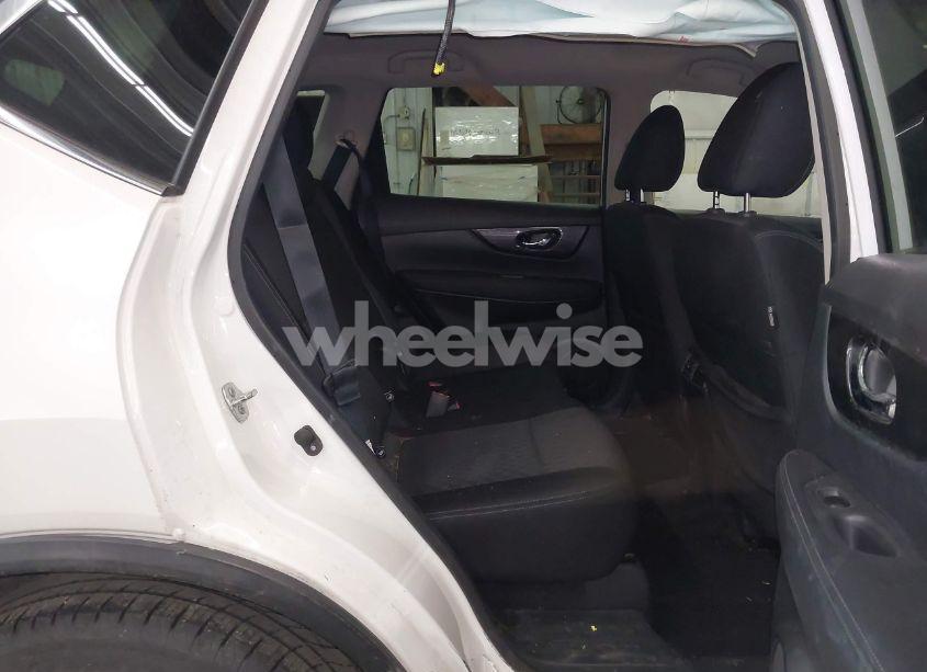 Photo 8 of 2018 Nissan Rogue SV (VIN KNMAT2MV1JP563192)