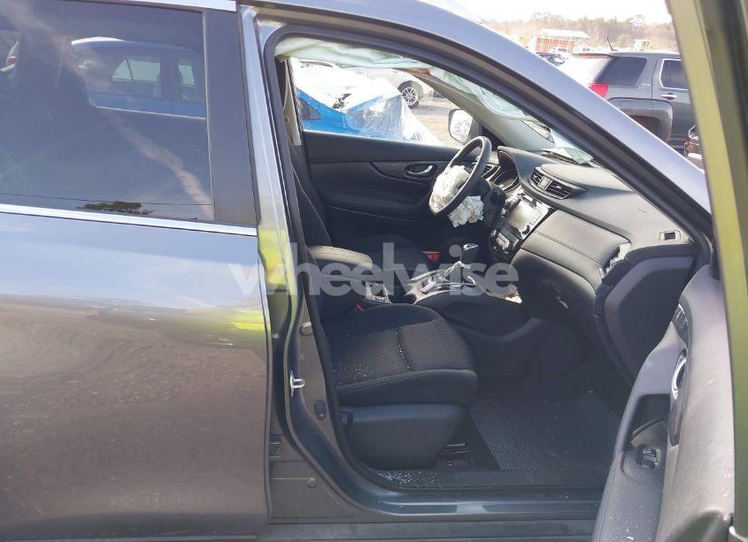 Photo 5 of 2019 Nissan Rogue SV (VIN KNMAT2MV1KP559712)