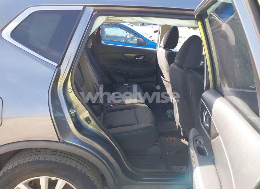 Photo 8 of 2019 Nissan Rogue SV (VIN KNMAT2MV1KP559712)