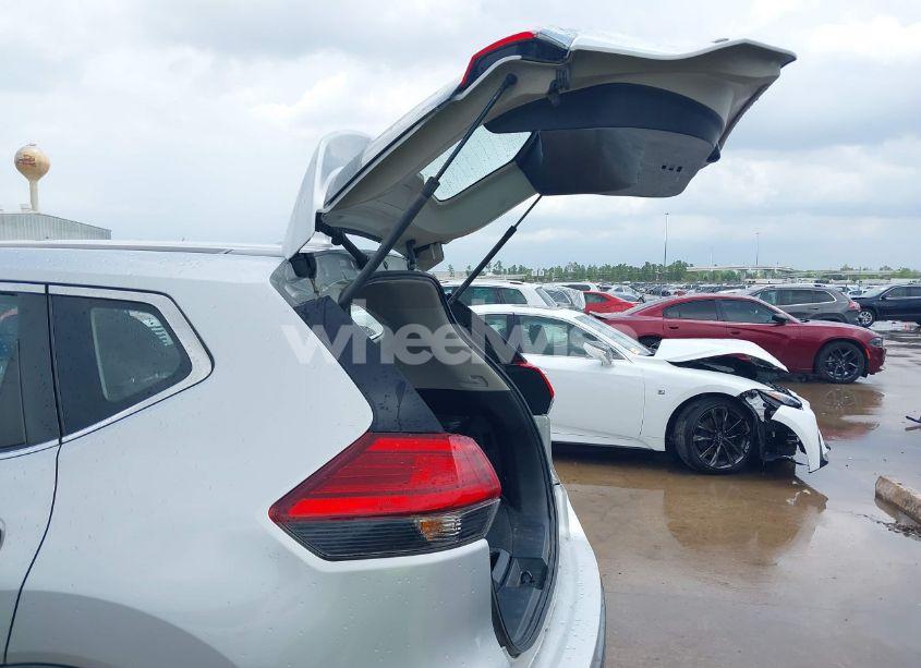 Photo 18 of 2017 Nissan Rogue S (VIN KNMAT2MV2HP538019)