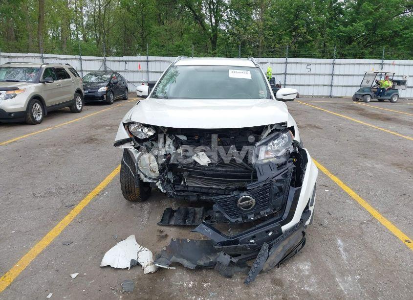 Photo 12 of 2018 Nissan Rogue SV (VIN KNMAT2MV2JP513904)