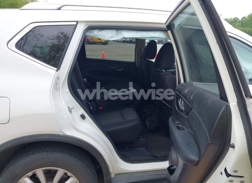 Photo 8 of 2018 Nissan Rogue SV (VIN KNMAT2MV2JP513904)