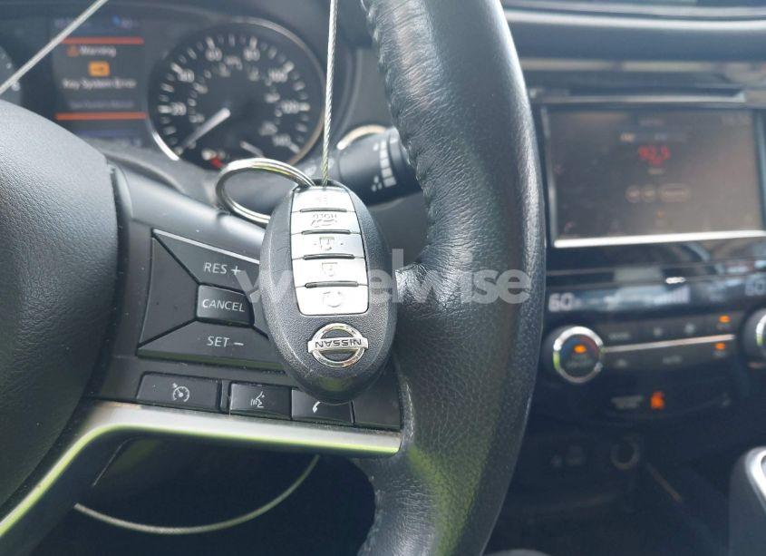 Photo 11 of 2018 Nissan Rogue SV (VIN KNMAT2MV2JP591325)