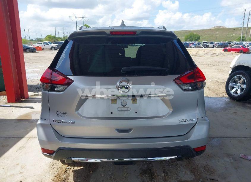 Photo 17 of 2018 Nissan Rogue SV (VIN KNMAT2MV2JP591325)